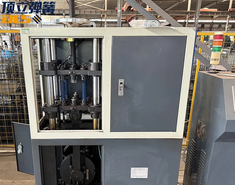 顶立模具弹簧疲劳测试设备及夹具安装状态